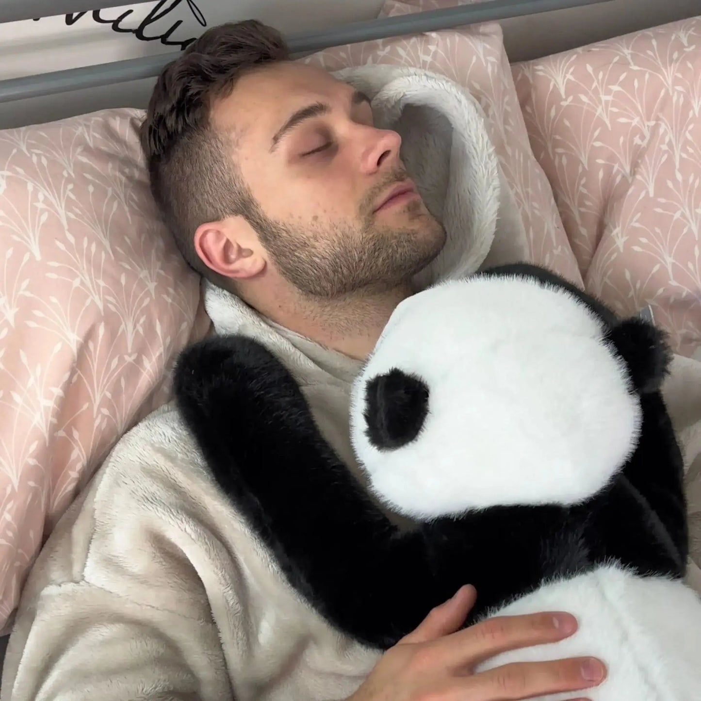 Sarılan Peluş Panda