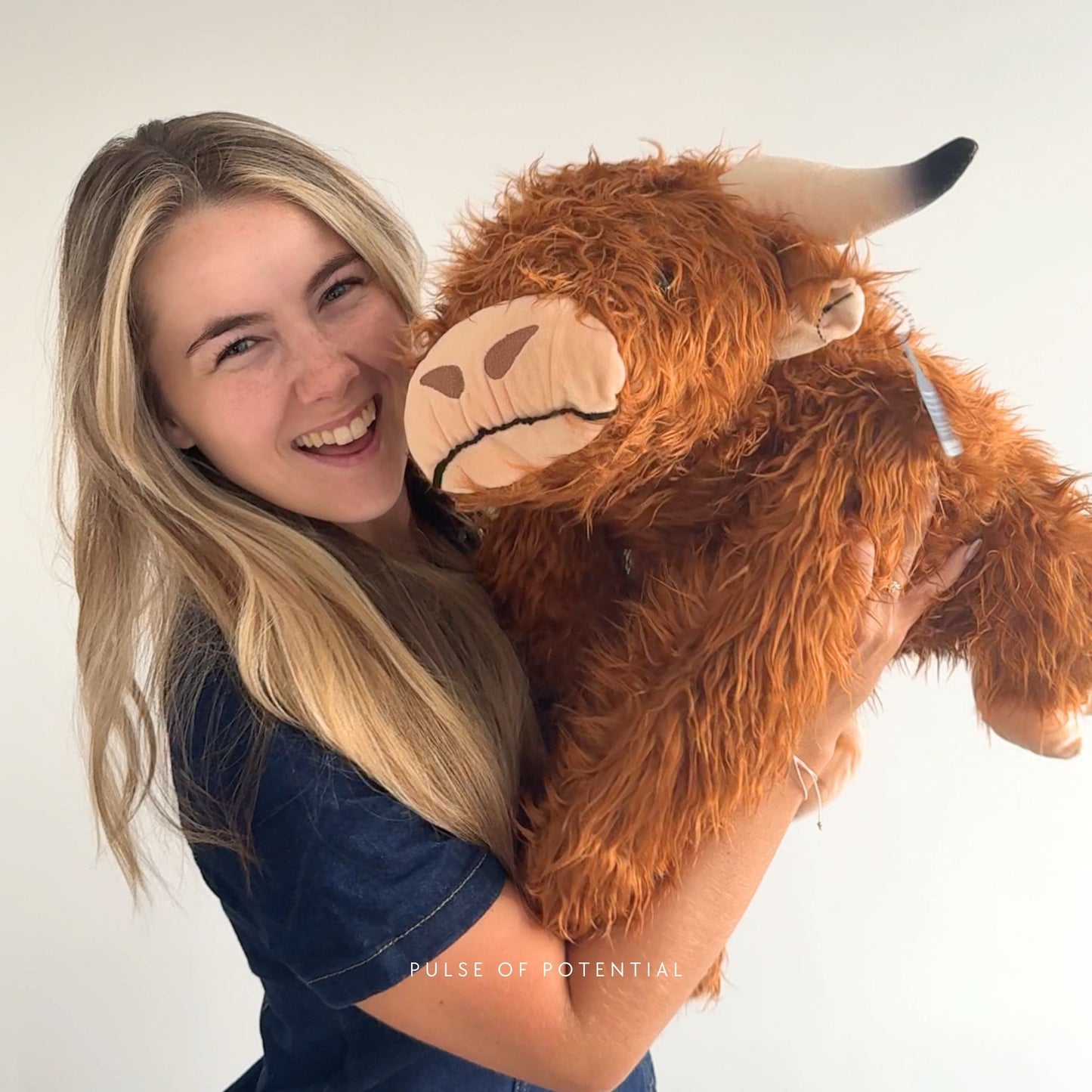 Sarılan Peluş İnek
